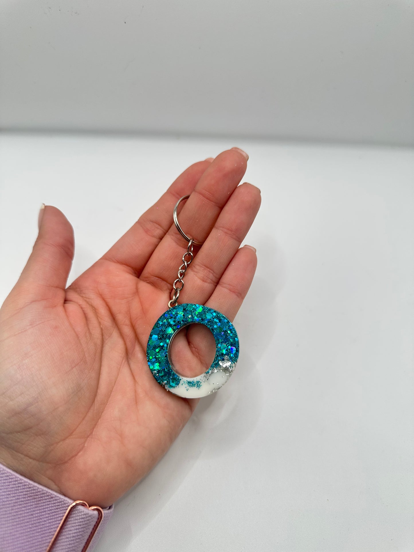 Llavero inicial en resina