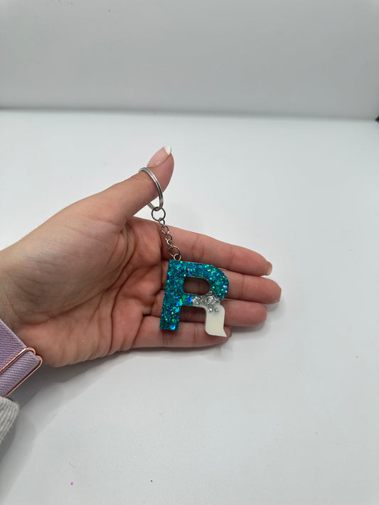 Llavero inicial en resina