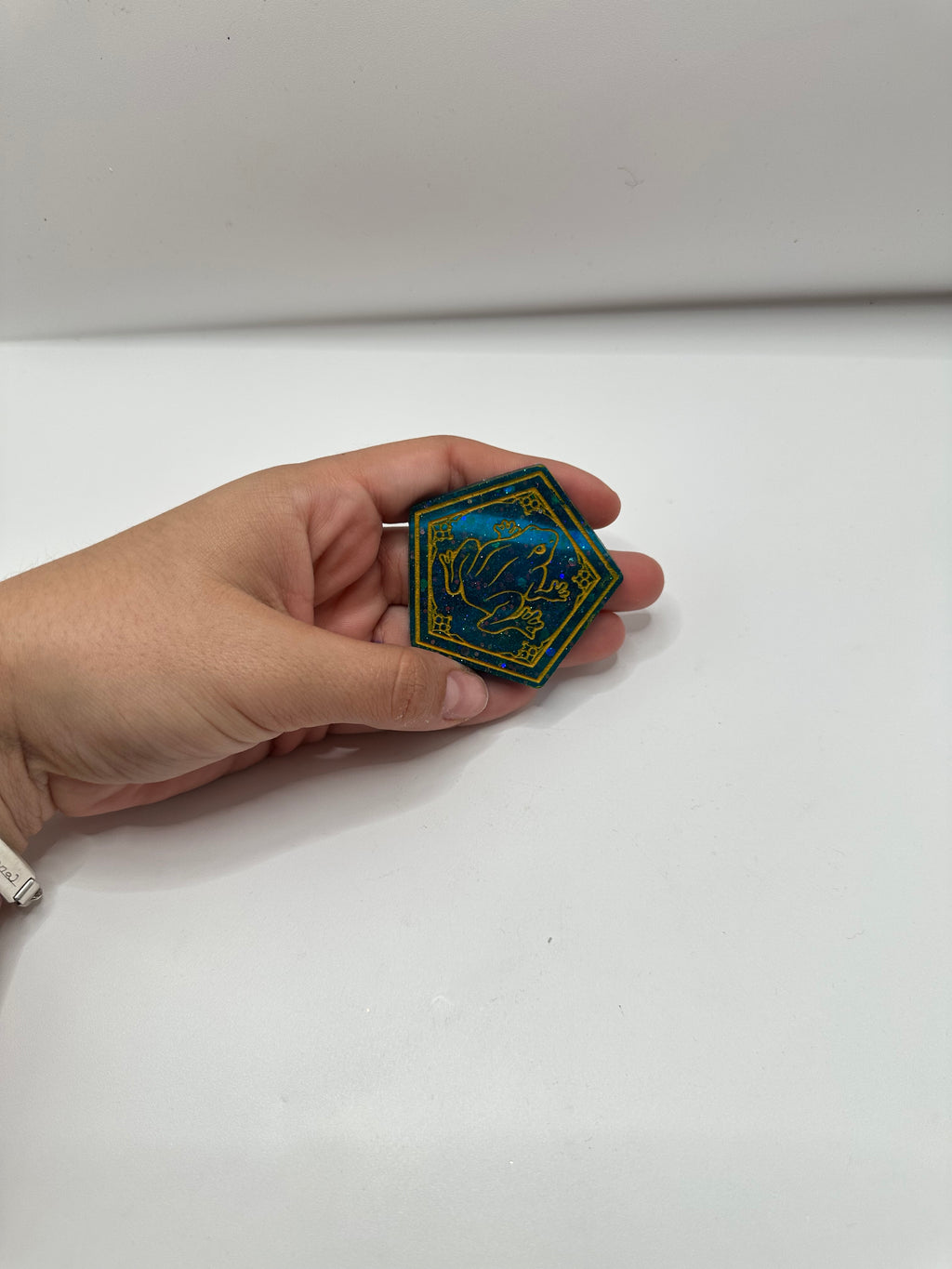 Cover minder dp. En resina pintado a mano