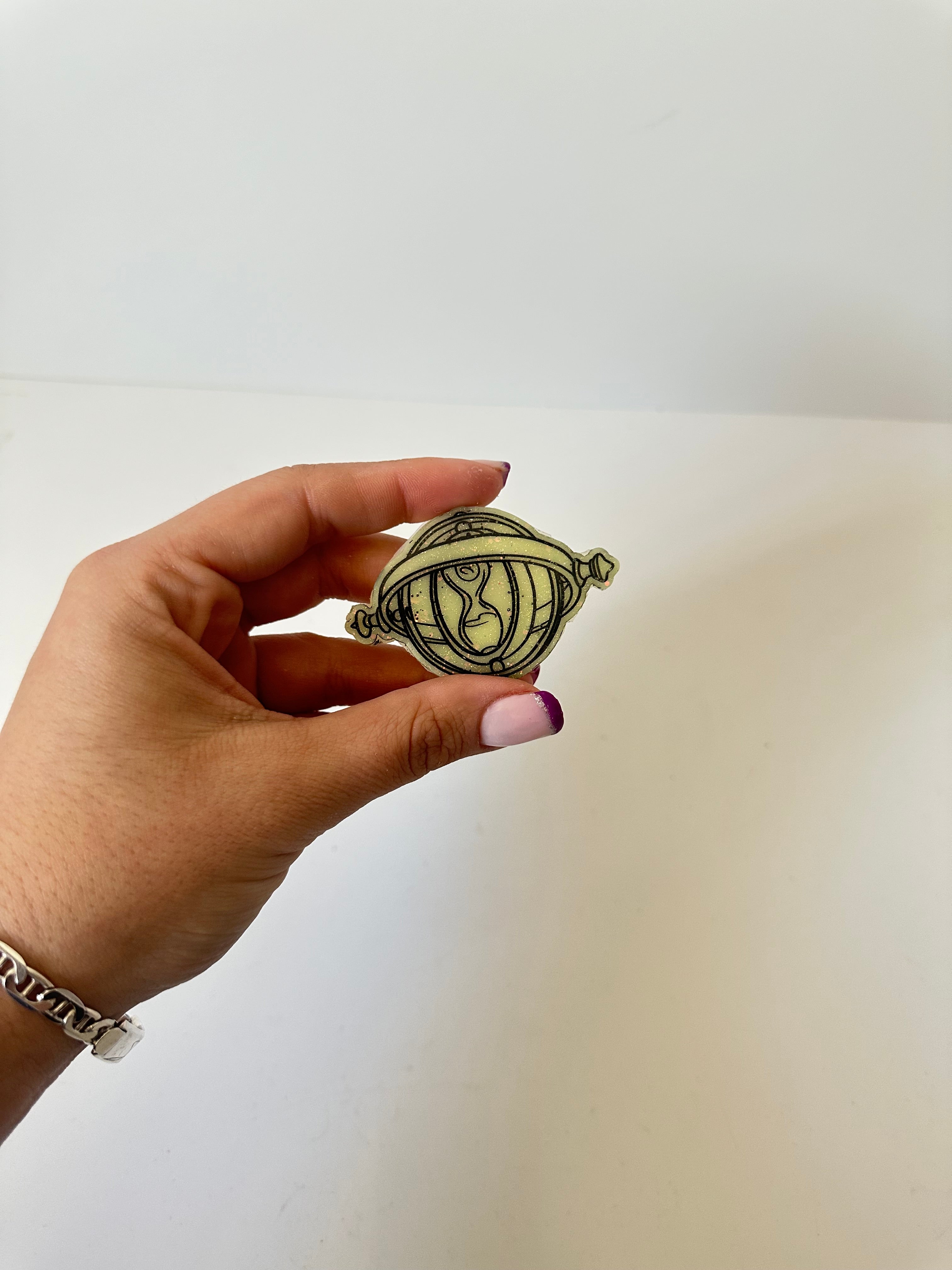 Cover minder dp. En resina pintado a mano