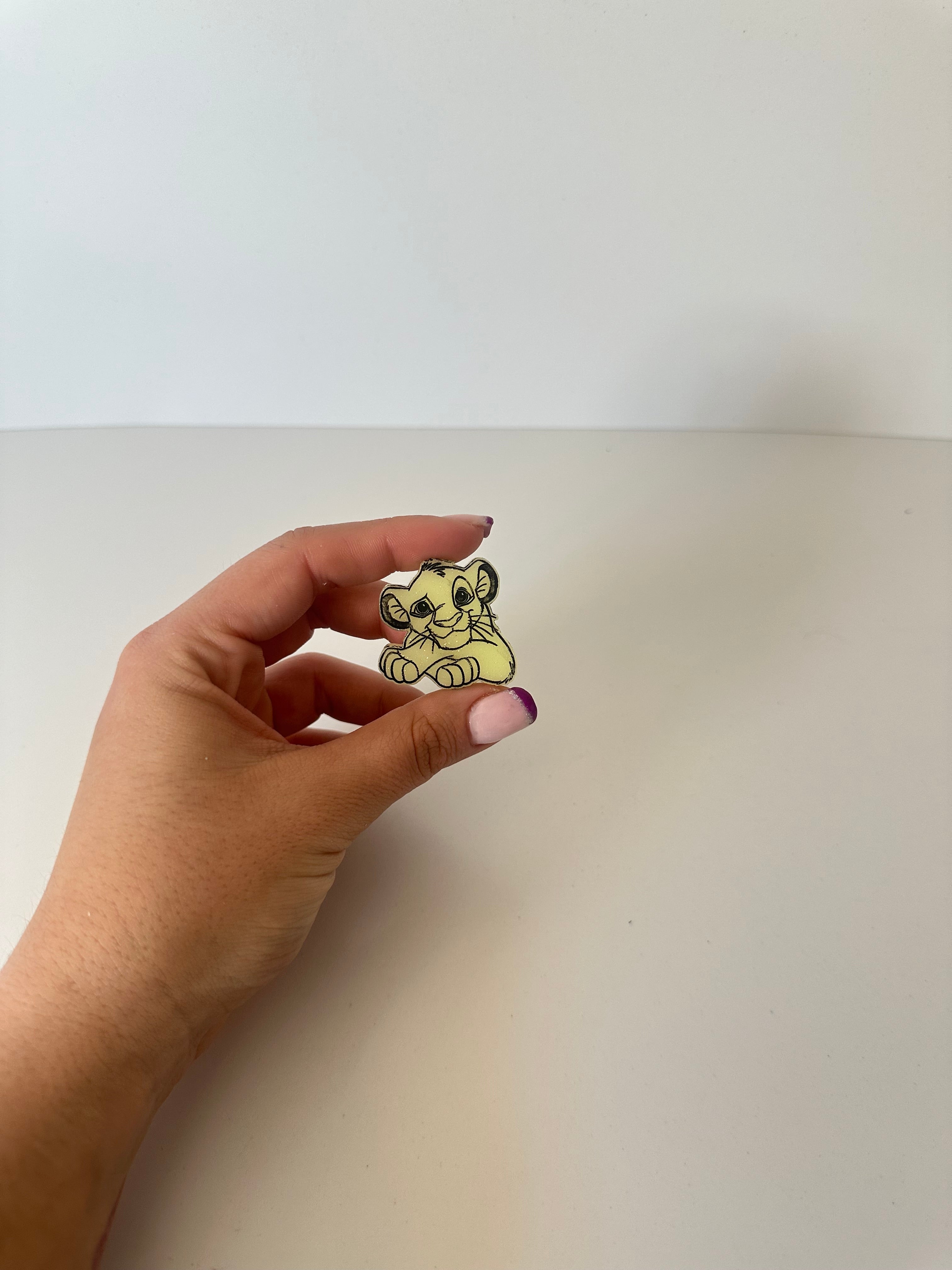 Cover minder dp. En resina pintado a mano